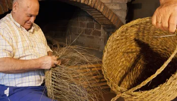El oficio de espartero. Artesanía y confección tradicional de varias piezas con esparto